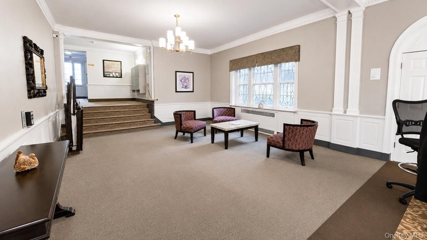 Welcome to this bright and spacious 1-bedroom, 1-bath - photo 3