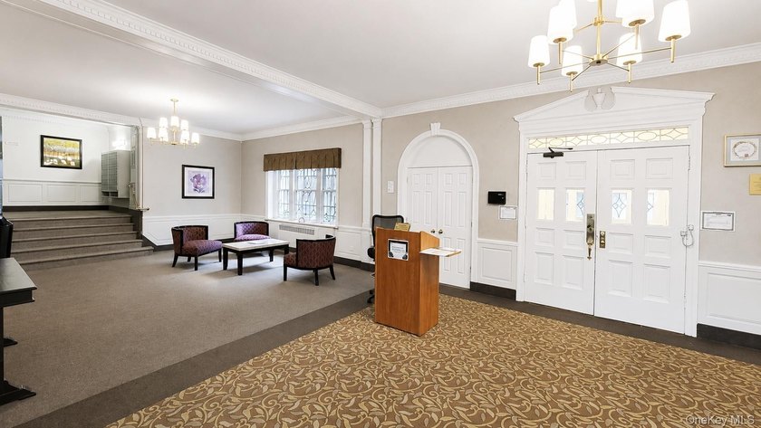 Welcome to this bright and spacious 1-bedroom, 1-bath - photo 4