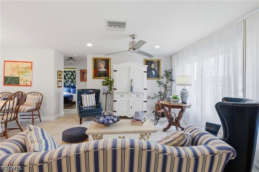 Centrally located and close to shopping and dining, this - photo 6