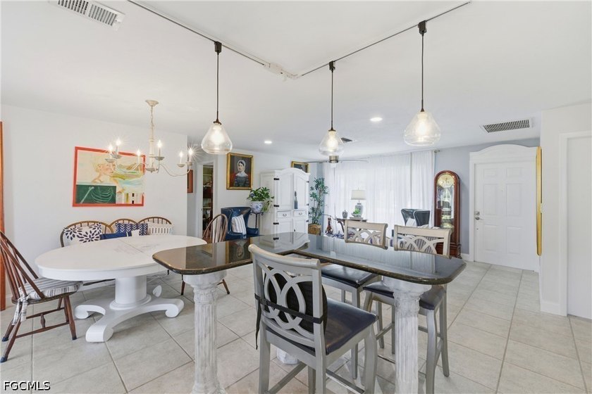 Centrally located and close to shopping and dining, this - photo 7