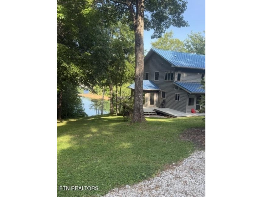 WELCOME TO YOUR BEAUTIFULLY MAINTAINED LAKEFRONT HOME. This - photo 6