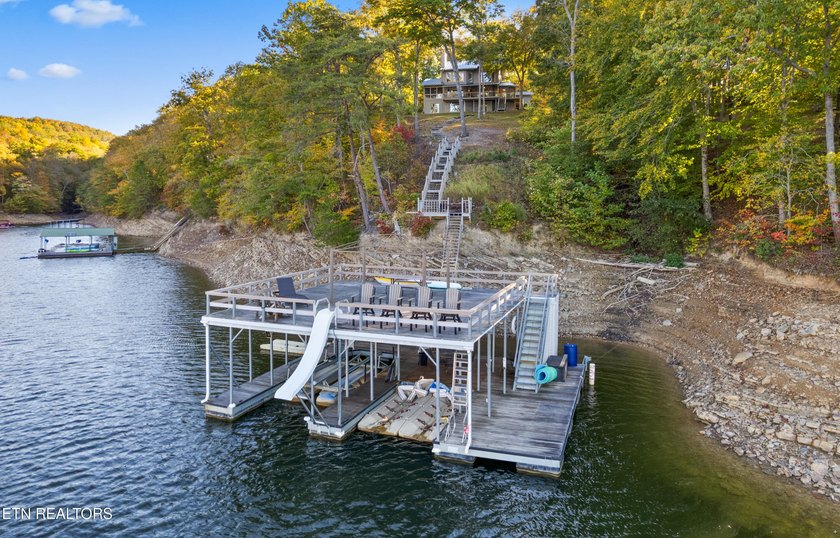 WELCOME TO YOUR BEAUTIFULLY MAINTAINED LAKEFRONT HOME. This - photo 7