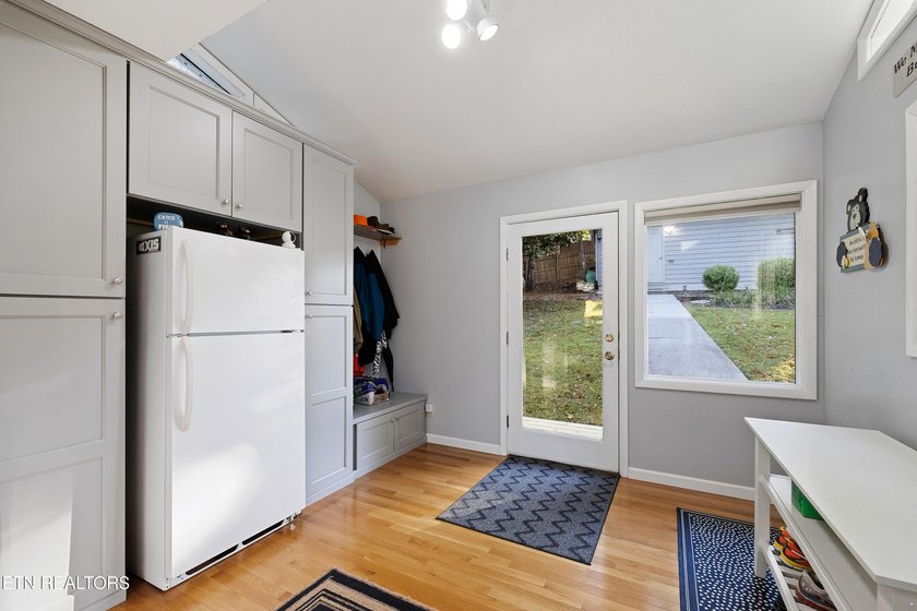 WELCOME TO YOUR BEAUTIFULLY MAINTAINED LAKEFRONT HOME. This - photo 10
