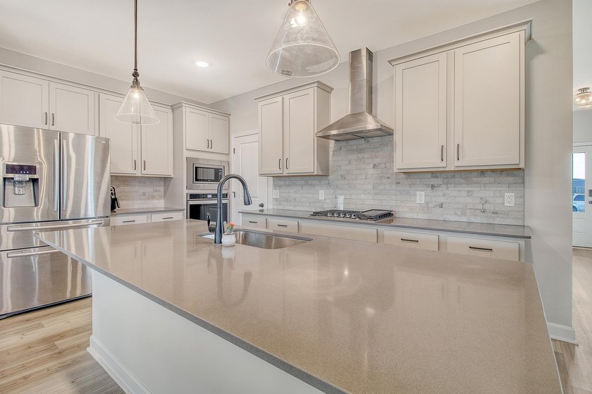 Proudly presenting this exceptional 4-bedroom, 2.5-bathroom home - photo 6