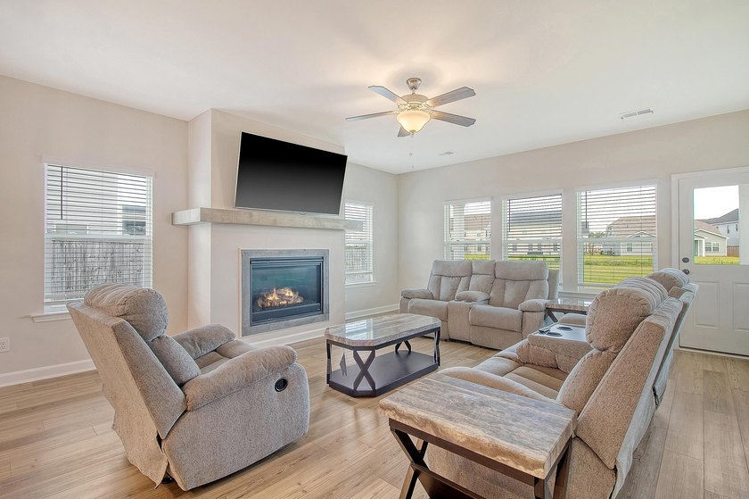 Proudly presenting this exceptional 4-bedroom, 2.5-bathroom home - photo 9