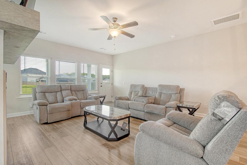 Proudly presenting this exceptional 4-bedroom, 2.5-bathroom home - photo 10