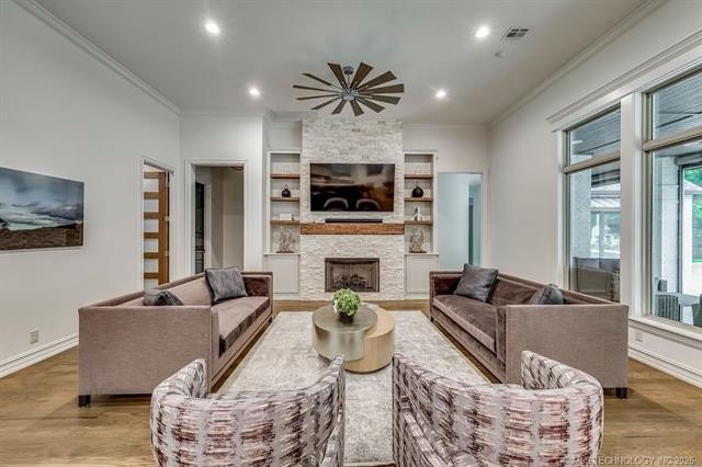 Come home to luxury and tranquility just across the river in the - photo 4