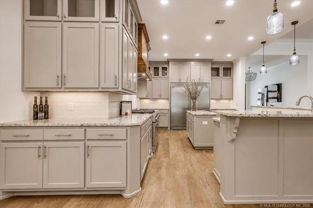 Come home to luxury and tranquility just across the river in the - photo 10