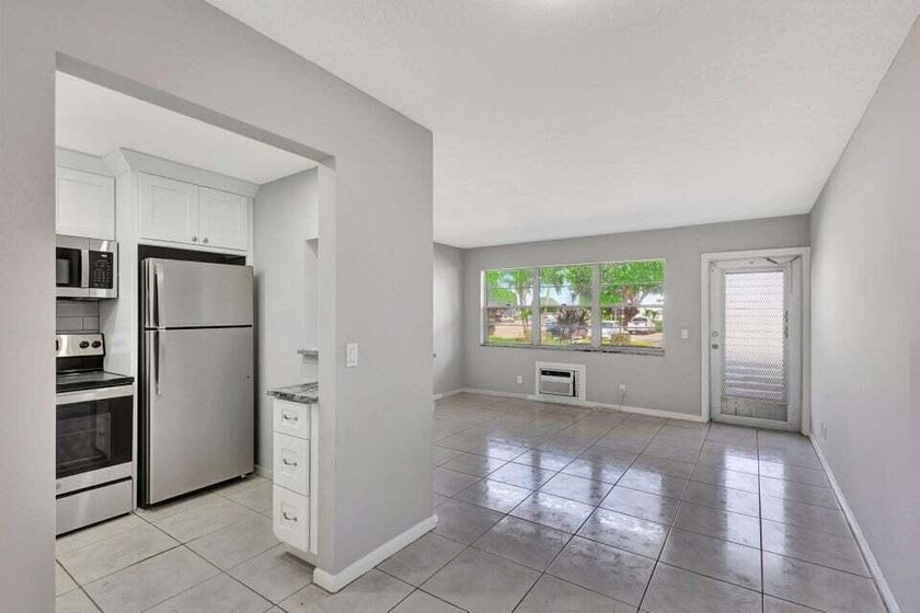 Beautifully remodeled ground floor unit in a gated 55 + - photo 3
