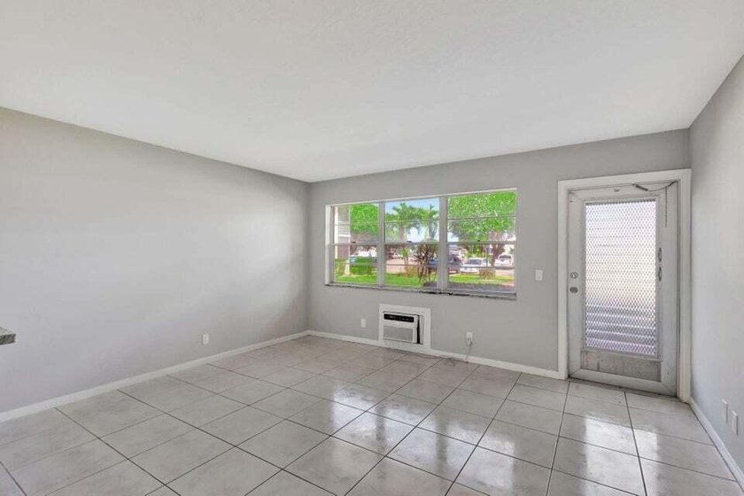 Beautifully remodeled ground floor unit in a gated 55 + - photo 6