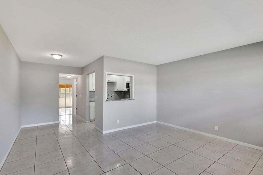 Beautifully remodeled ground floor unit in a gated 55 + - photo 8