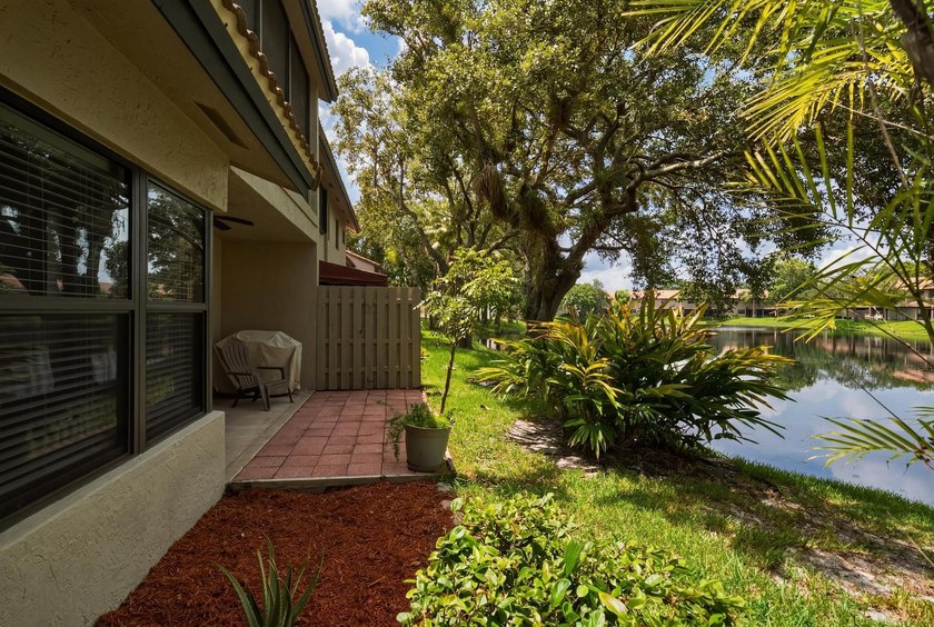 Welcome Home to your Immaculate Waterfront Corner Townhouse - photo 21