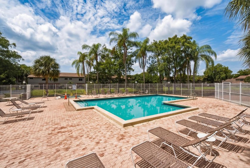 Welcome Home to your Immaculate Waterfront Corner Townhouse - photo 23