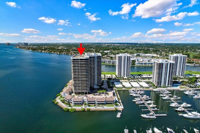INTRODUCING 1955 - LAKE POINT TOWER.... RARELY OFFERED 55 STACK - photo 38