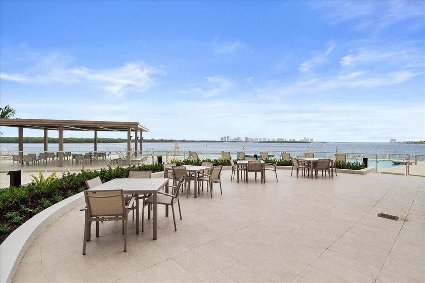 INTRODUCING 1955 - LAKE POINT TOWER.... RARELY OFFERED 55 STACK - photo 46