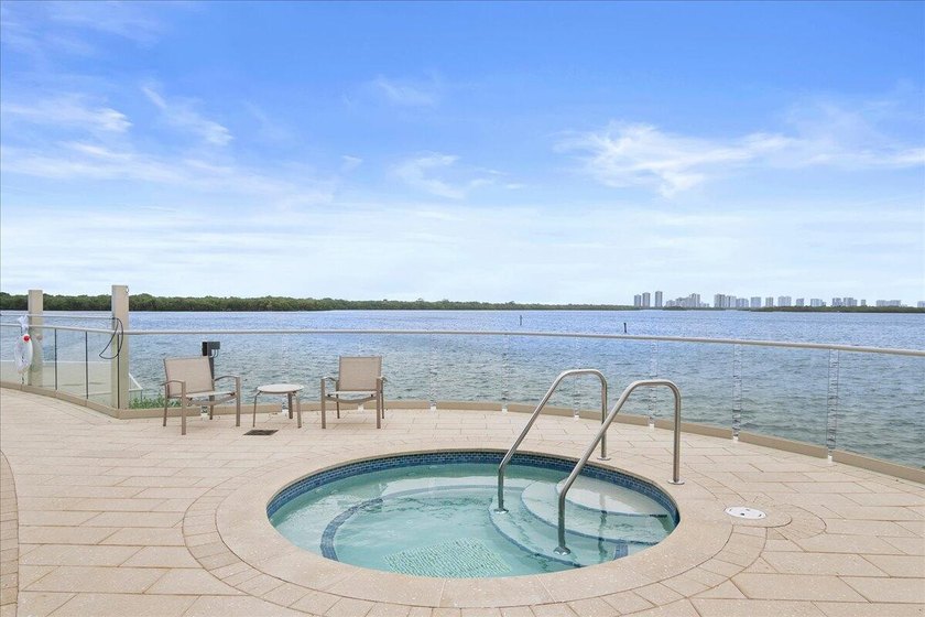 INTRODUCING 1955 - LAKE POINT TOWER.... RARELY OFFERED 55 STACK - photo 49