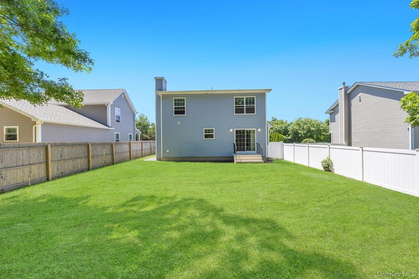 This beautiful Laurelton Cape Cod Style is 6 years young - photo 2