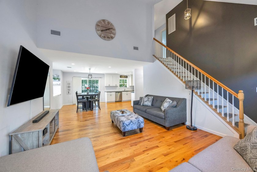 This beautiful Laurelton Cape Cod Style is 6 years young - photo 8