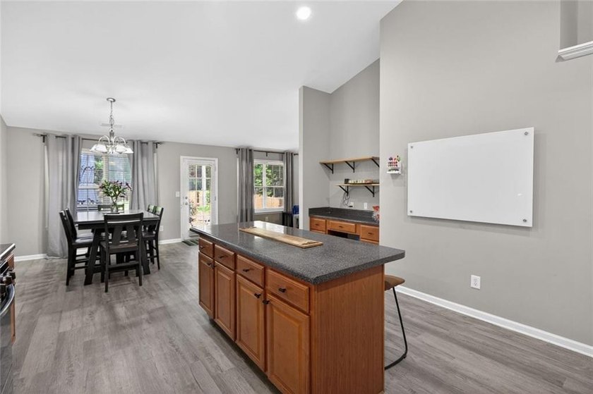 MOTIVATED SELLER!! Welcome to this beautifully crafted custom - photo 15