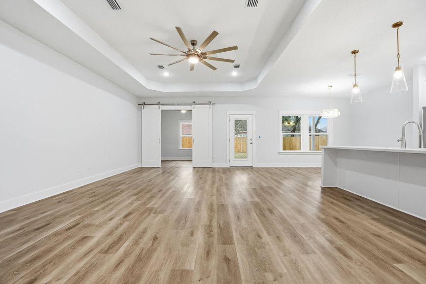 $10,000 Anyway Money! 2-10 Builder Warranty! 1 Year Termite - photo 30