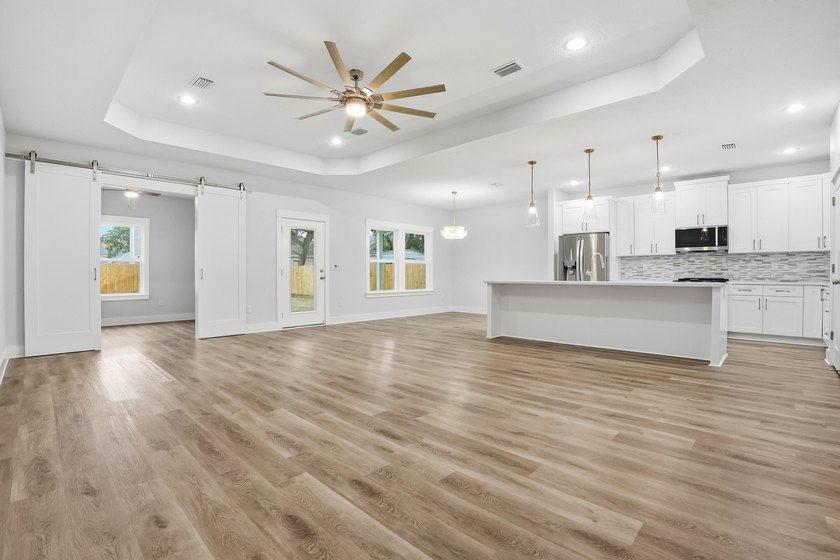 $10,000 Anyway Money! 2-10 Builder Warranty! 1 Year Termite - photo 33