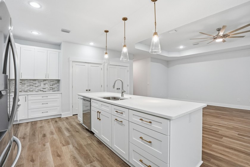 $10,000 Anyway Money! 2-10 Builder Warranty! 1 Year Termite - photo 37