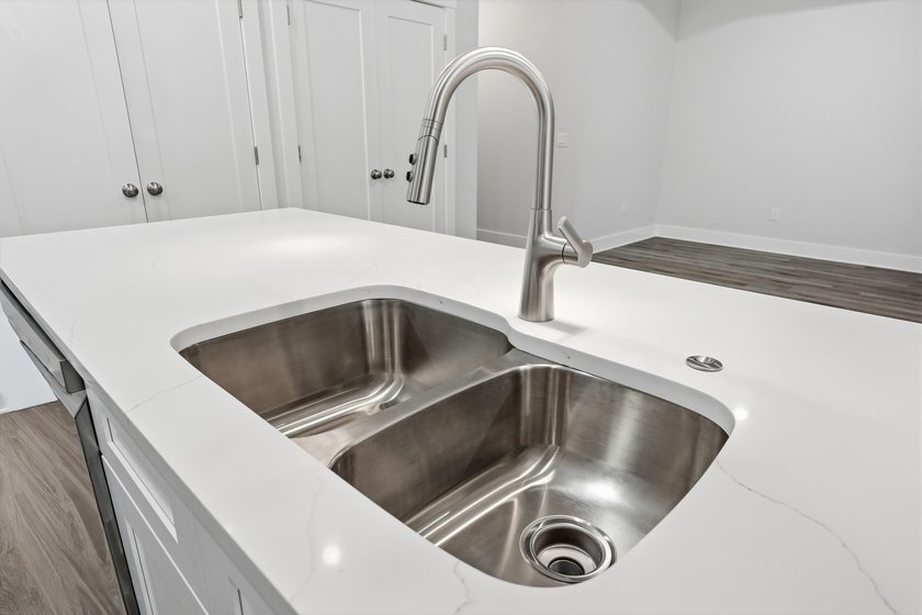 $10,000 Anyway Money! 2-10 Builder Warranty! 1 Year Termite - photo 39
