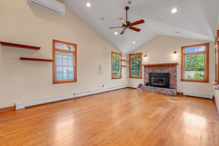 An Amazing 5 Bed, 3 Bath Farm Ranch With Open Floor Plan In The - photo 6