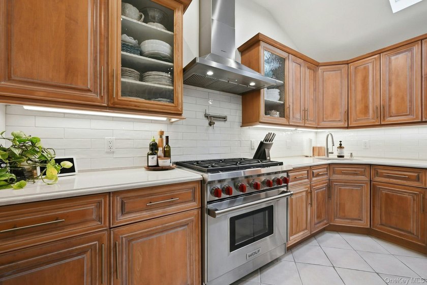 This classic brick ranch is picture perfect, with thoughtful and - photo 10