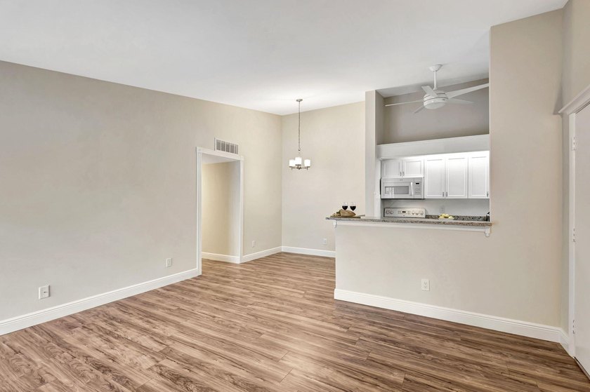 Darling upgraded open-floor plan 2B 2B plus Florida Room condo - photo 11