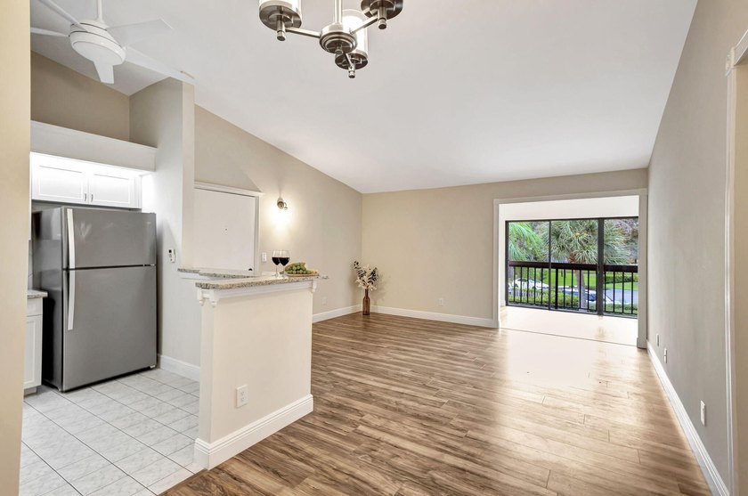 Darling upgraded open-floor plan 2B 2B plus Florida Room condo - photo 15