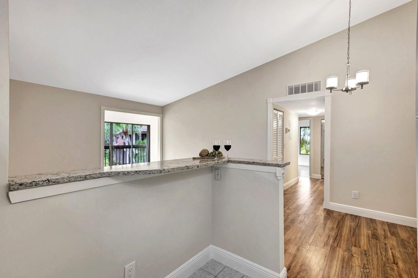 Darling upgraded open-floor plan 2B 2B plus Florida Room condo - photo 16