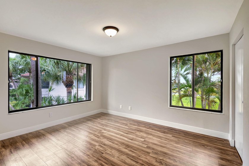 Darling upgraded open-floor plan 2B 2B plus Florida Room condo - photo 18