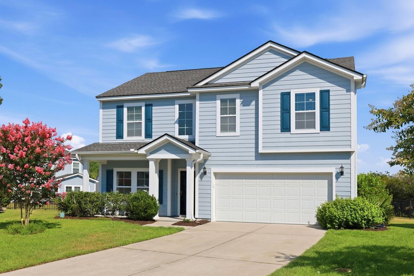 Nestled on a picturesque cul-de-sac, this exceptional, freshly - photo 2