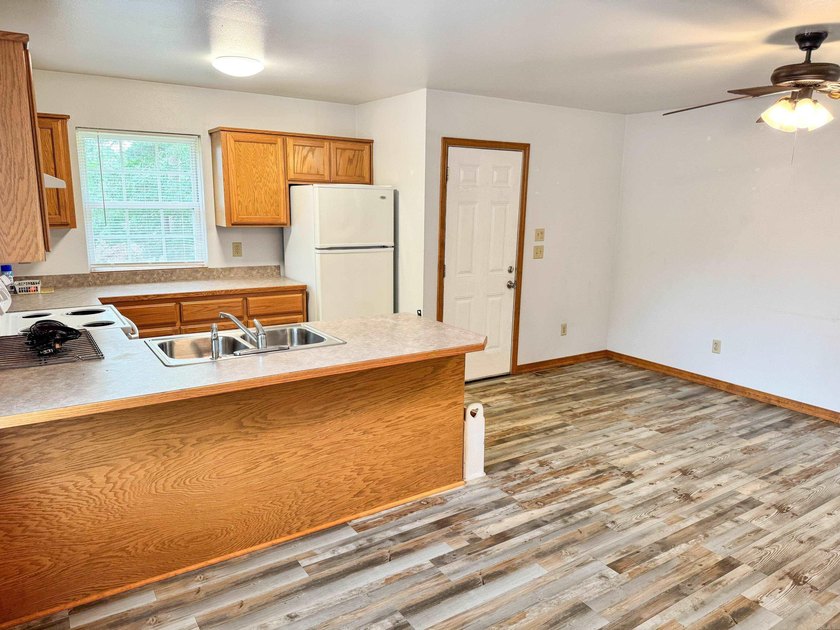 Very well-kept duplex in Heber Springs. This property is within - photo 29