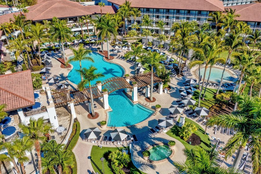 Darling upgraded open-floor plan 2B 2B plus Florida Room condo - photo 43
