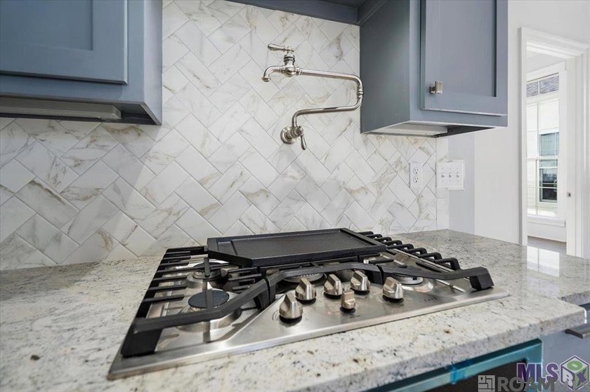 LOOKING FOR PEACE AND QUIET!!! BEAUTIFUL HOME IN POPULAR POINT - photo 9