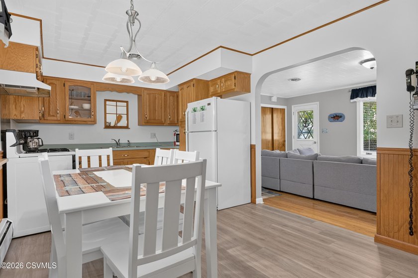 Perfectly remodeled, perfectly maintained, perfect location - photo 11