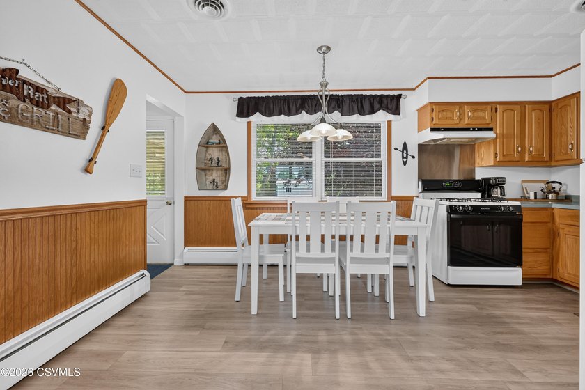 Perfectly remodeled, perfectly maintained, perfect location - photo 12