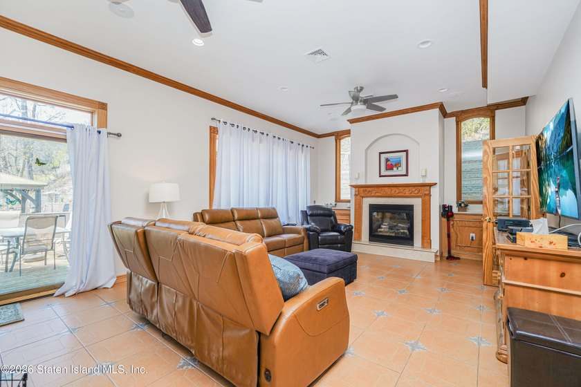 Welcome to 437 Lighthouse Ave! Exceptional custom-built luxury - photo 13