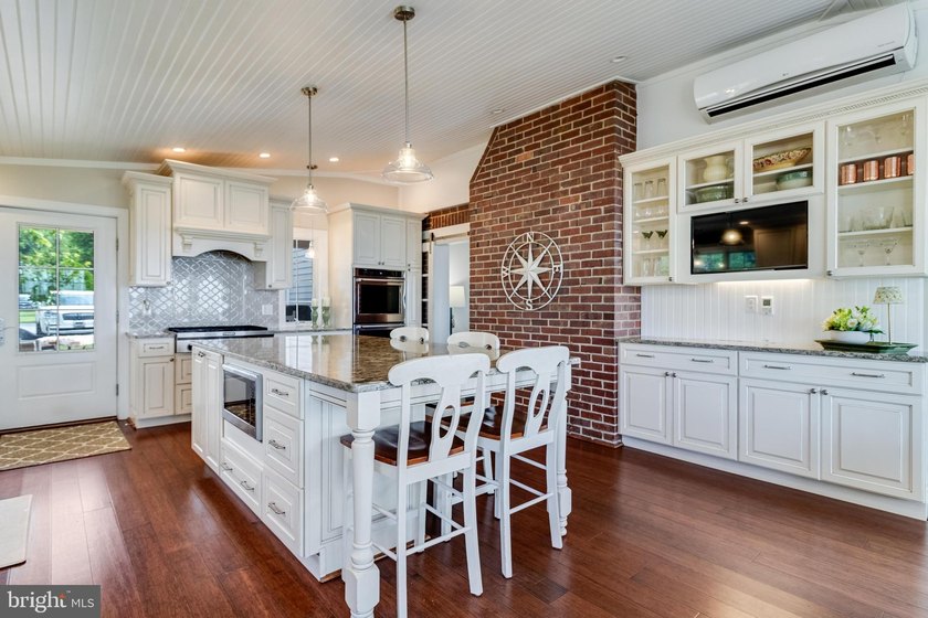 Welcome to an extraordinary waterfront experience in the - photo 13