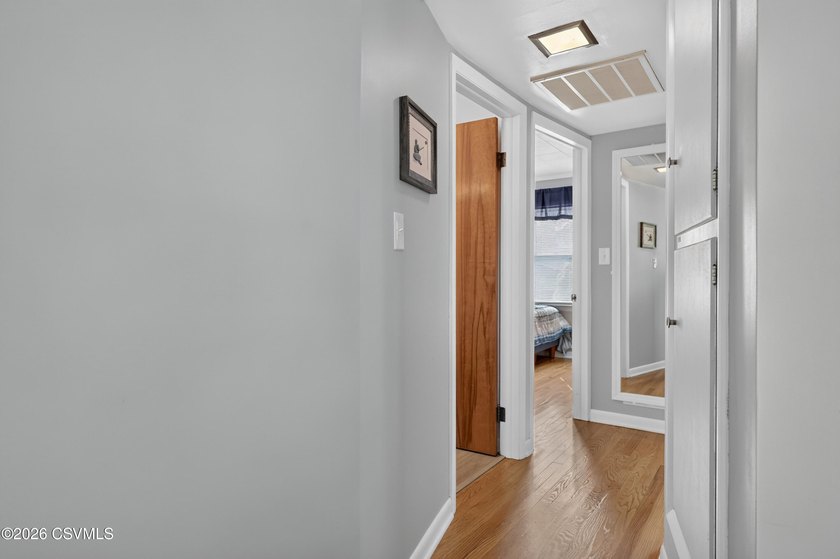 Perfectly remodeled, perfectly maintained, perfect location - photo 15