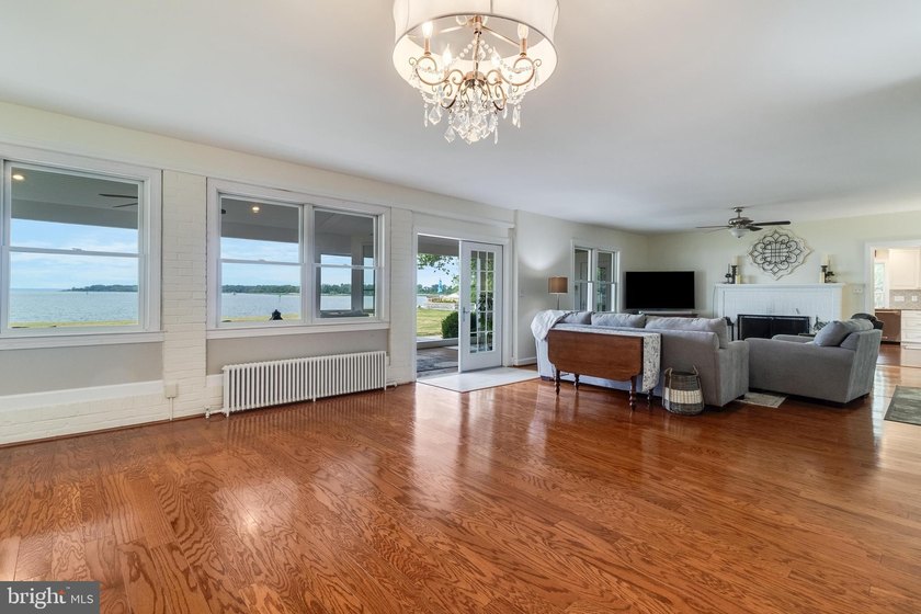 Welcome to an extraordinary waterfront experience in the - photo 22