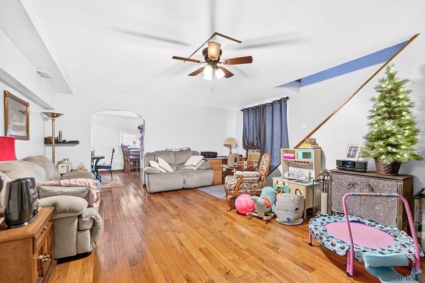 Charming, MOVE-IN-READY providing a functional layout perfect - photo 25