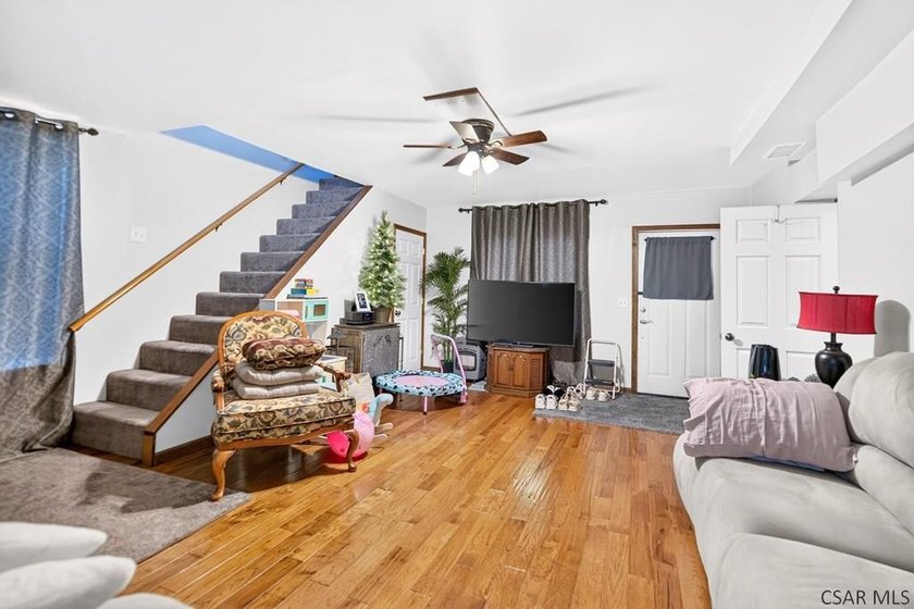 Charming, MOVE-IN-READY providing a functional layout perfect - photo 26