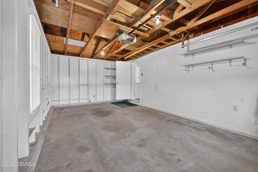 Perfectly remodeled, perfectly maintained, perfect location - photo 26