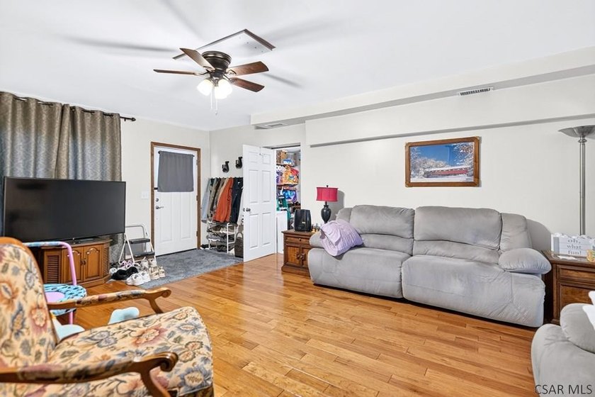Charming, MOVE-IN-READY providing a functional layout perfect - photo 27