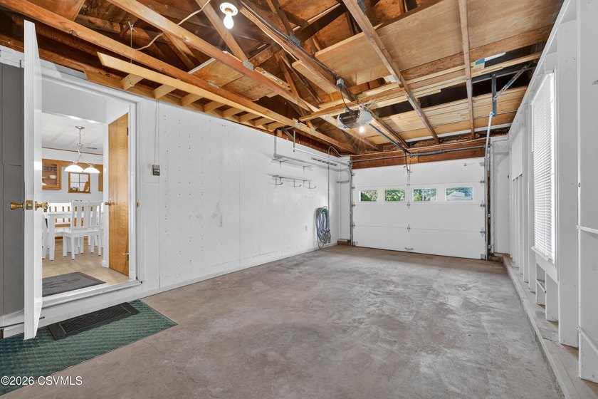 Perfectly remodeled, perfectly maintained, perfect location - photo 27