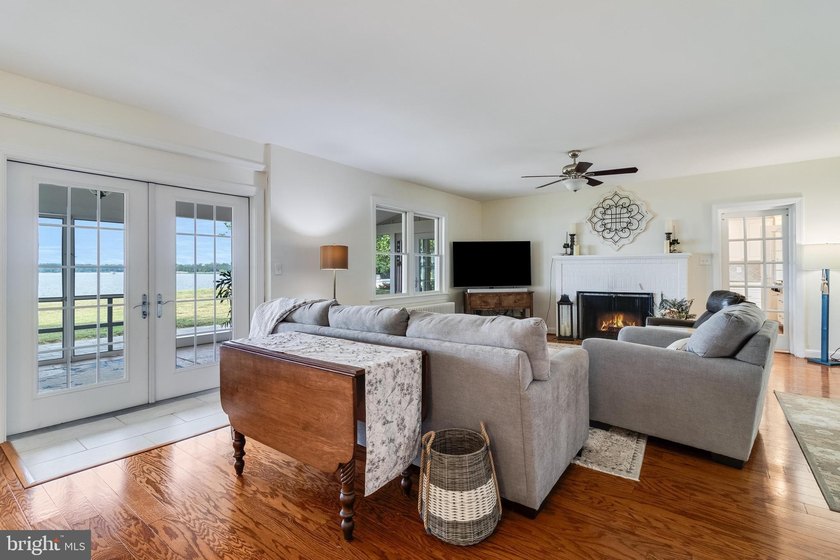 Welcome to an extraordinary waterfront experience in the - photo 27