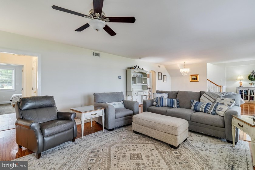 Welcome to an extraordinary waterfront experience in the - photo 28